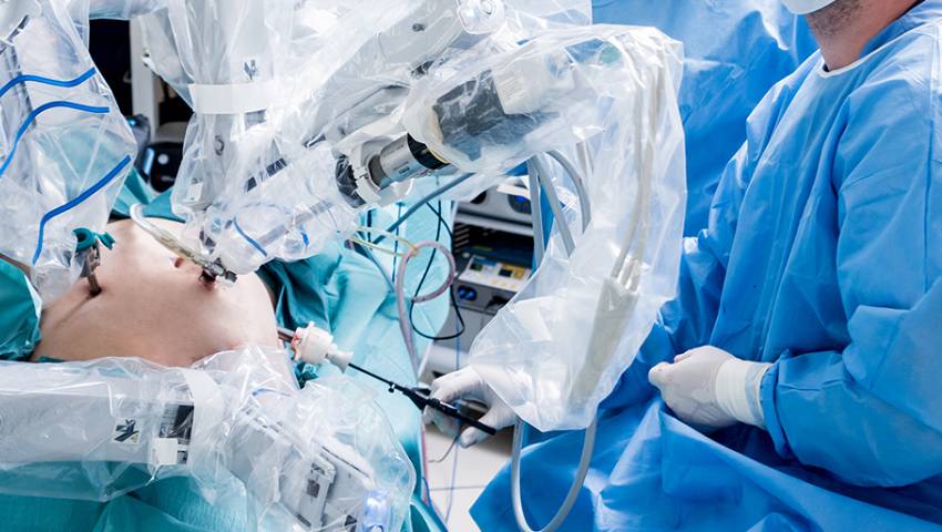 Dr. Pinak Dasgupta performing robotic surgery for rectal cancer at GEM Hospital Chennai using the advanced Da Vinci robotic system.